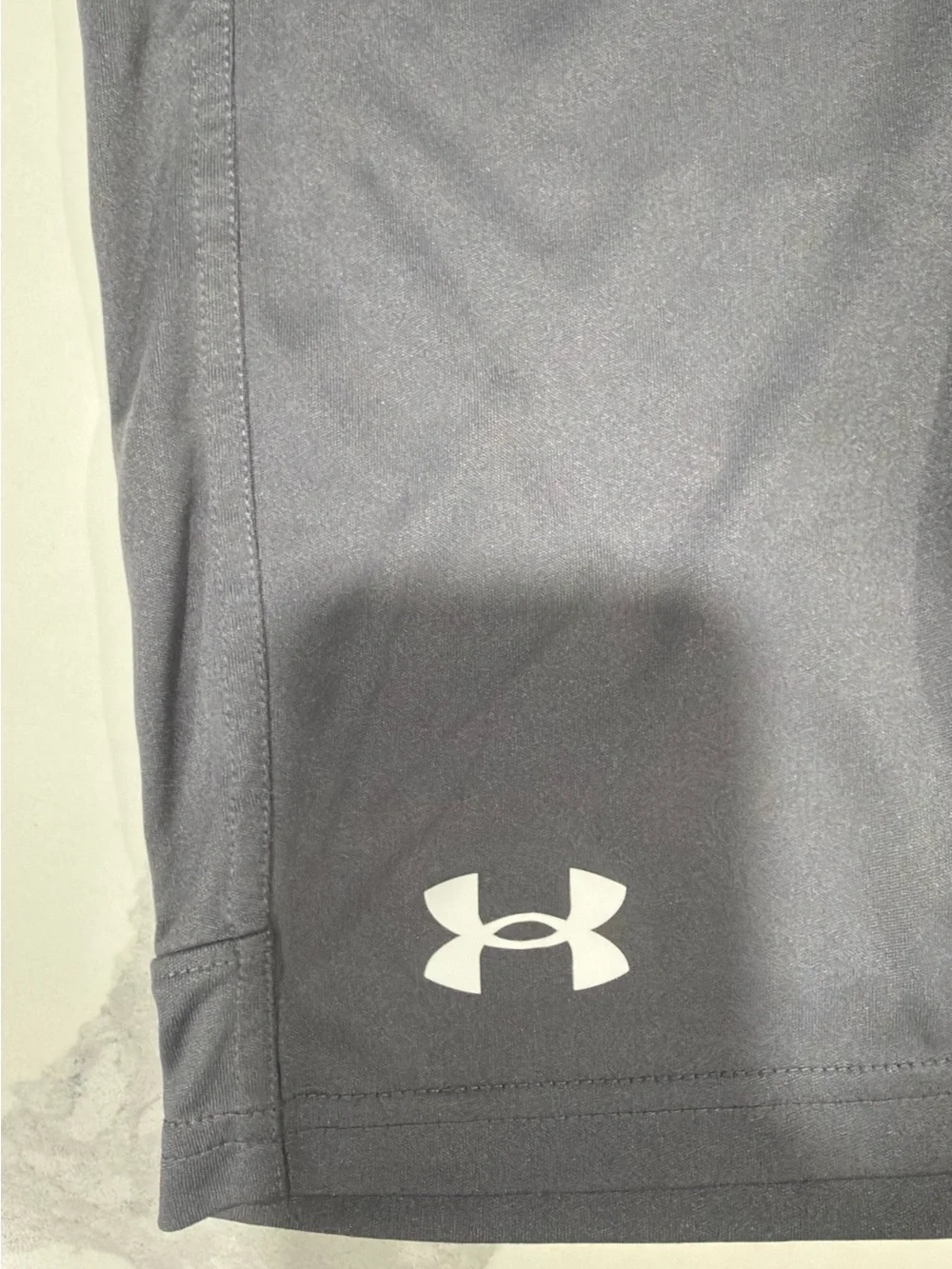 Under Armour Boys Youth Large Gray Loose Fit Athletic Performance Shorts
